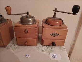 Dřevěné mlýnky na kávu 6ks