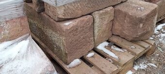 Pískovcové kvádry výška 30 cm červene