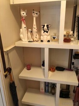 Prodám téměř novou šatní skříň, velikost 186, šířka 75.