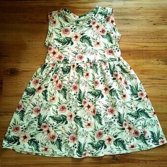 Nové květované šaty 140