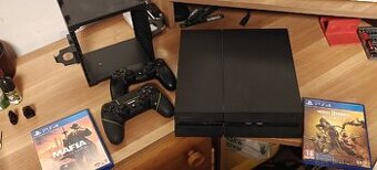 PlayStation 4 (CUH-1216A) + 2 ovladače + 3 hry