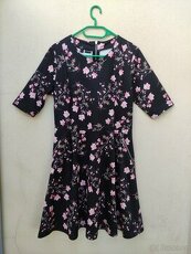 Květované áčkové šaty - 1