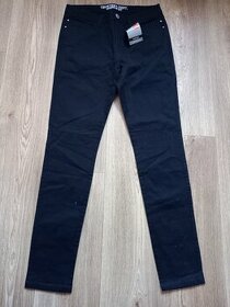 nové černé džíny