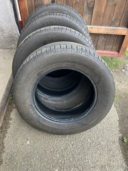 Pneu Nokian 215/65 R16