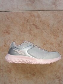 Tenisky sportovní zn. Reebok vel. 35 (230mm stélka)