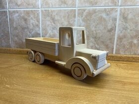 Dřevěné auto