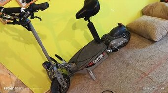 2x koloběžka nitro scooter,4x Baterie,1x Nabíječka