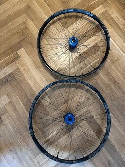 Kola na Race Face komponentech, 29 palců (černé ventilky)