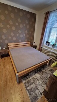 Stara postel