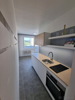 Pronájem bytu 1+1 ve Vsetíně, 46m2 + 6m2 dvě zasklené lodžie