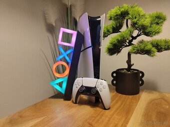 PS5 Slim Digital s krabicí, velmi pěkný stav.