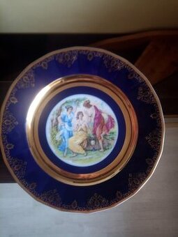 Zdobený porcelánový talíř