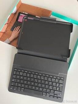 Klávesnice Logitech Slim Folio pro iPad 7, 8 a 9. generace