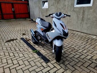 Yamaha Aerox 70cc 2 takt TOP STAV