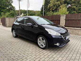 PEUGEOT 208 1,2i 60KW,KLIMA,NAVI,PANORAMA,103000KM
