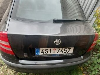 Prodám bouranou Škoda Octavia 2 jen komplet