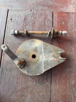 DKW - brzdový štít a osa.