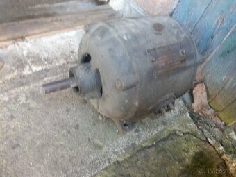 Starý předválečný elektromotor ČKD