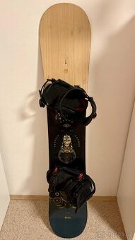 Snowboard ARBOR Cadence 148cm + vázání Gravity G2