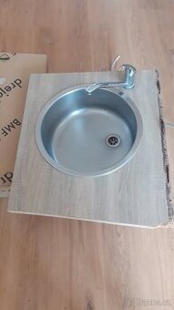 Umyvadlový dřez s baterií