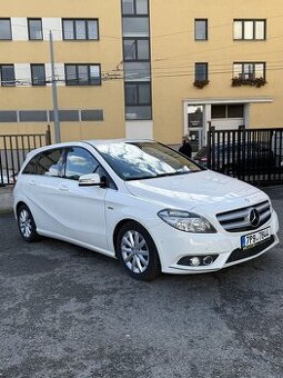 Mercedes-Benz B180 CDI • Automat • 2014 • 80 kW • Zachovalý 