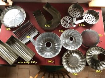 formy na pečení- podkova, bábovka, srnčí hřbet,síto atd