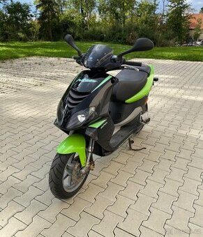 Skútr Piaggio NRG bez ŘP 25km/h jako elektrokolo
