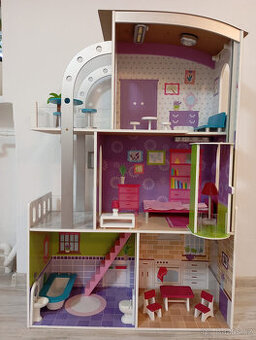 Dřevěný Barbie dům s výtahem