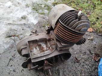 Motor ČZ 175 malá kývačka asi skůtr 501 bez startéru na díly