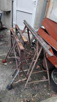 Dílenská skříň a stavební kozy