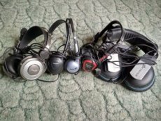 náhlavní soupravy a sluchátka, ceny uvedeny nebo dohodou