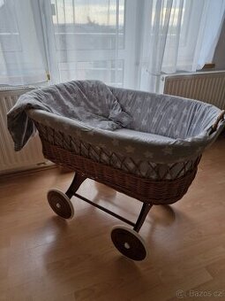 Košík na miminko Mojžíšův koš