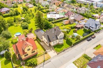 Prodej vily s vnitřním bazénem, 300 m2, 1500 m2 pozemek