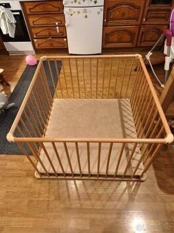 Buková dětská ohrádka 100x100cm s podlahou