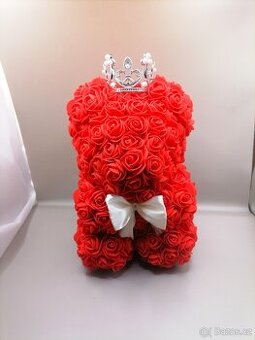Medvídek z pěnových růží s krátkou stuhou (Červený)