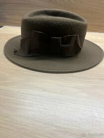 Plstěný klobouk 54