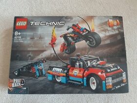 Lego TECHNIC - 42106 Kaskadérská vozidla - 1