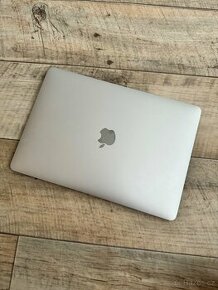 MacBook Air (2020) 13PALCOVÝ