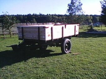 Sklápěcí kára za traktor