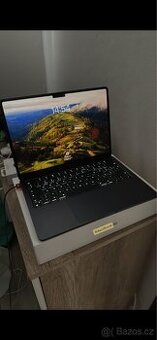 MacBook AIR 2024