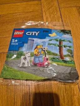LEGO City 30639 Psí park a skútr