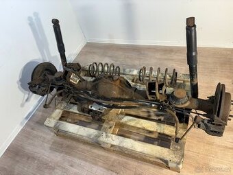 // Zadní náprava Jeep WK/WH III //