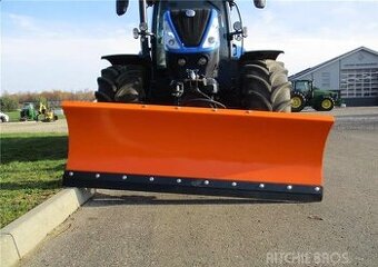 pluh na traktor