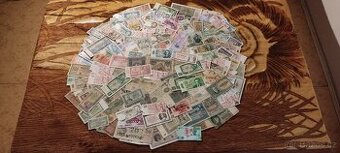 OBŘÍ KONVOLUT BANKOVEK 450Ks PO RODINNÉM SBĚRATELI