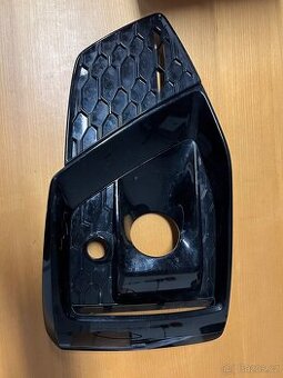 Krytka (mřížka) do nárazníku Audi A4 - 8W6807682AB T94