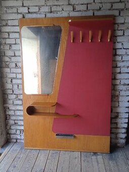 Vesakova stena, Holesov, Volak