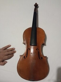 Celé housle na opravu