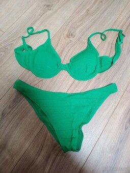 Nové dvoudílné plavky L