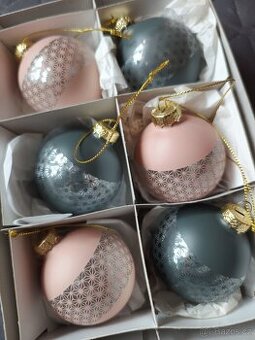 Skleněné vánoční ozdoby, baňky, koule