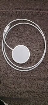 MagSafe bezdrátová nabíječka - 15W - Stříbrná